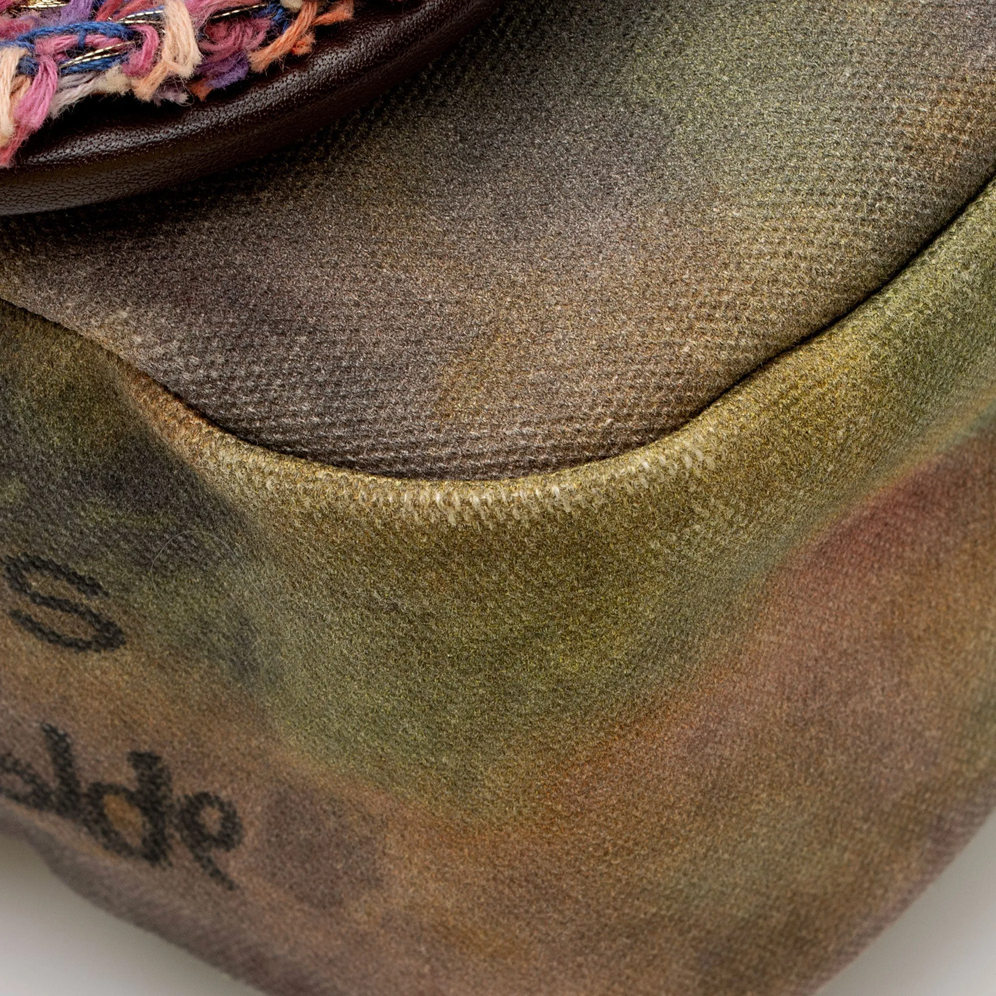 Chanel Canvas On The Pavements CC Messenger Bag (SHF-kA4nOX)