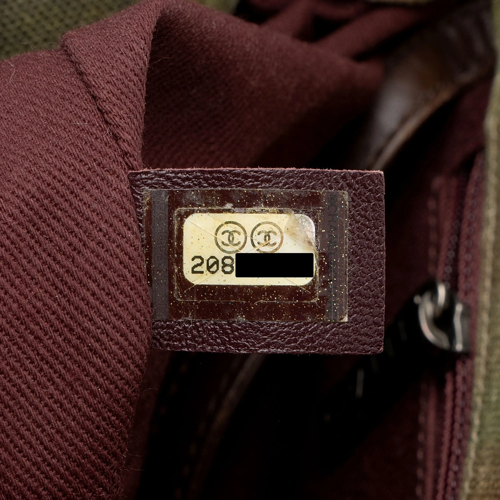Chanel Canvas On The Pavements CC Messenger Bag (SHF-kA4nOX)