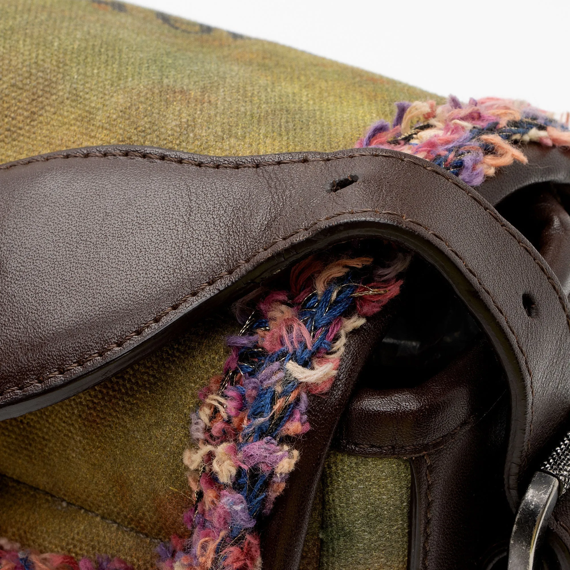 Chanel Canvas On The Pavements CC Messenger Bag (SHF-kA4nOX)