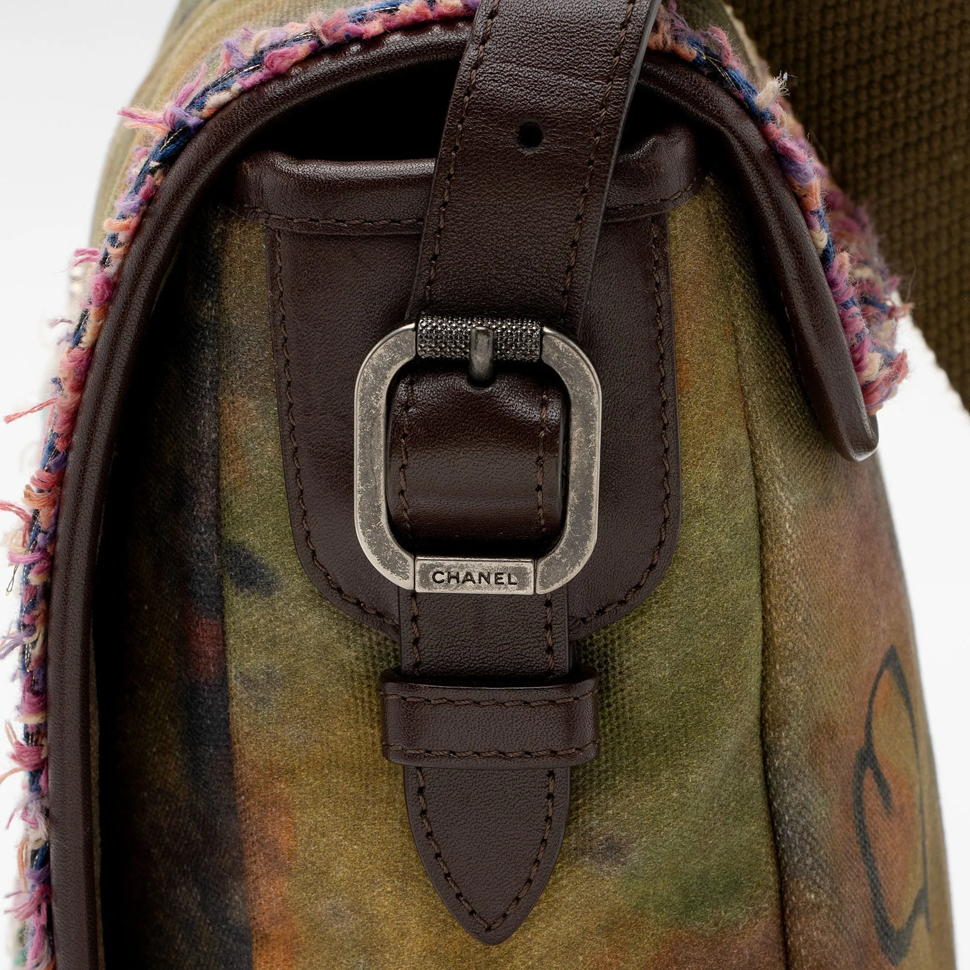 Chanel Canvas On The Pavements CC Messenger Bag (SHF-kA4nOX)