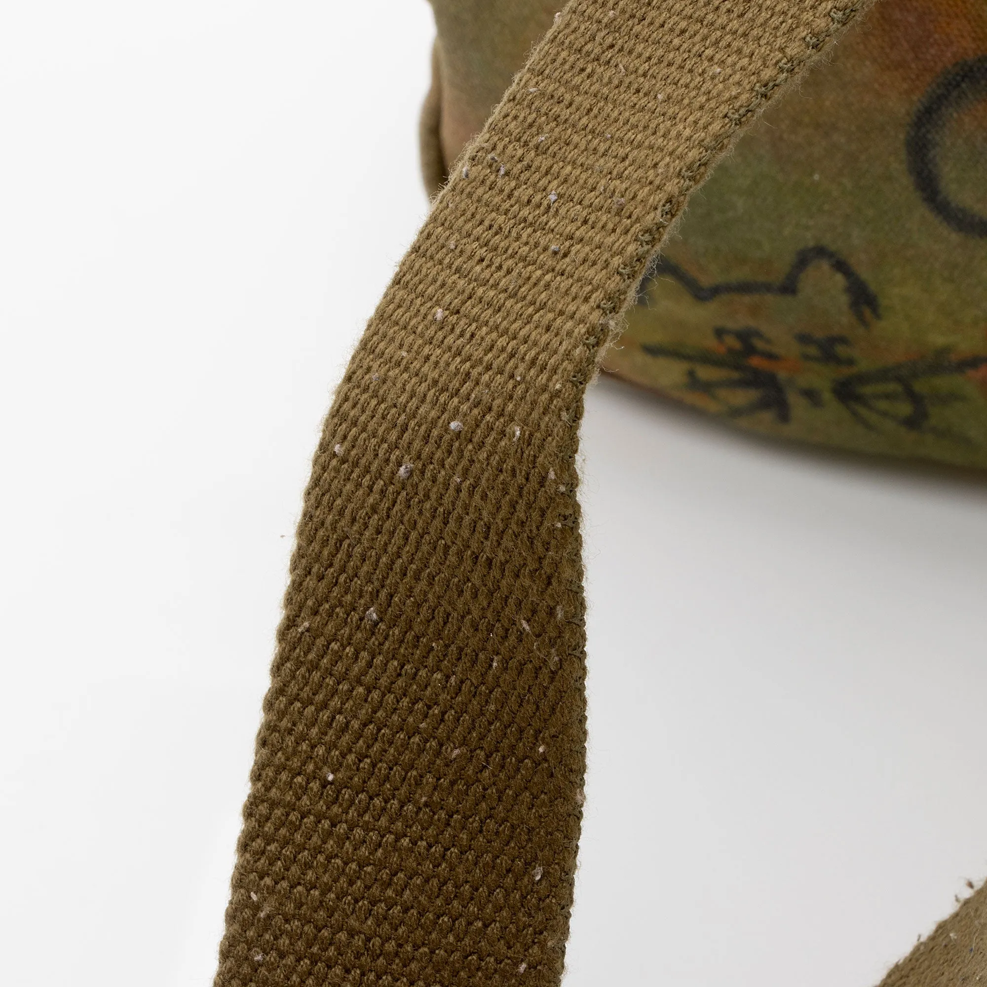 Chanel Canvas On The Pavements CC Messenger Bag (SHF-kA4nOX)
